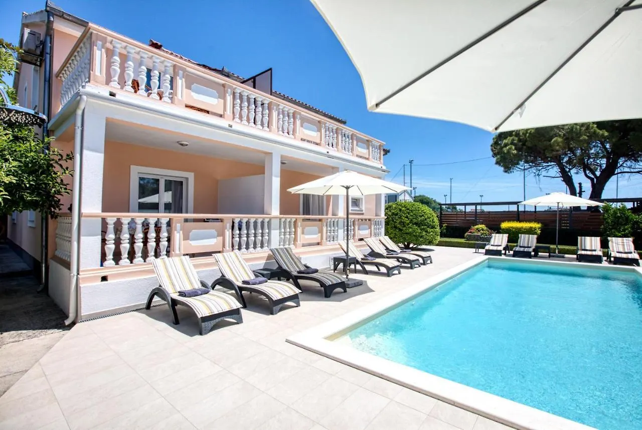 Family Friendly Apartments With A Swimming Pool Biograd Na Moru, Biograd - 19356 Chorwacja