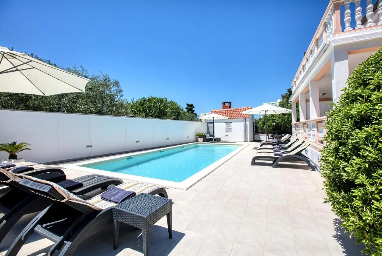 Family Friendly Apartments With A Swimming Pool Biograd Na Moru, Biograd - 19356 Chorwacja