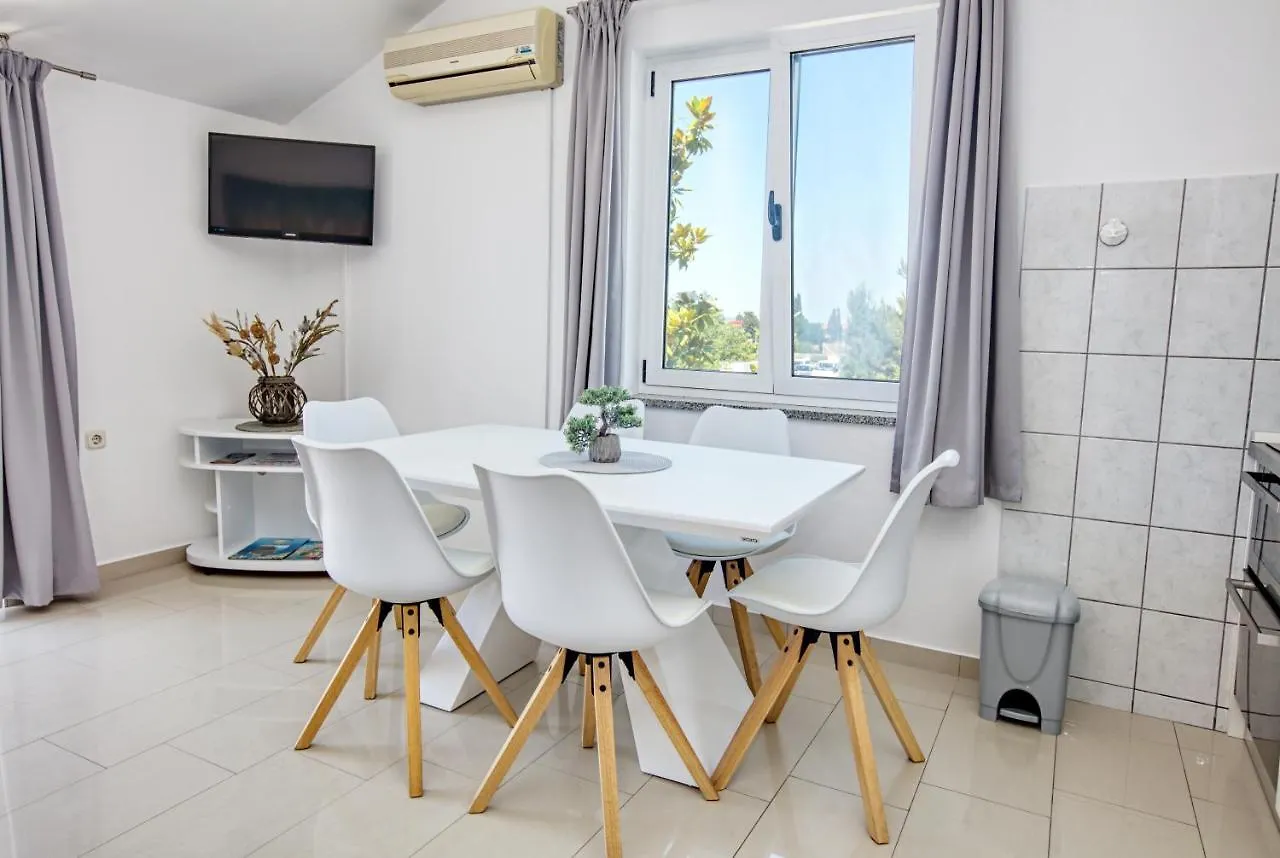 Family Friendly Apartments With A Swimming Pool Biograd Na Moru, Biograd - 19356 Chorwacja