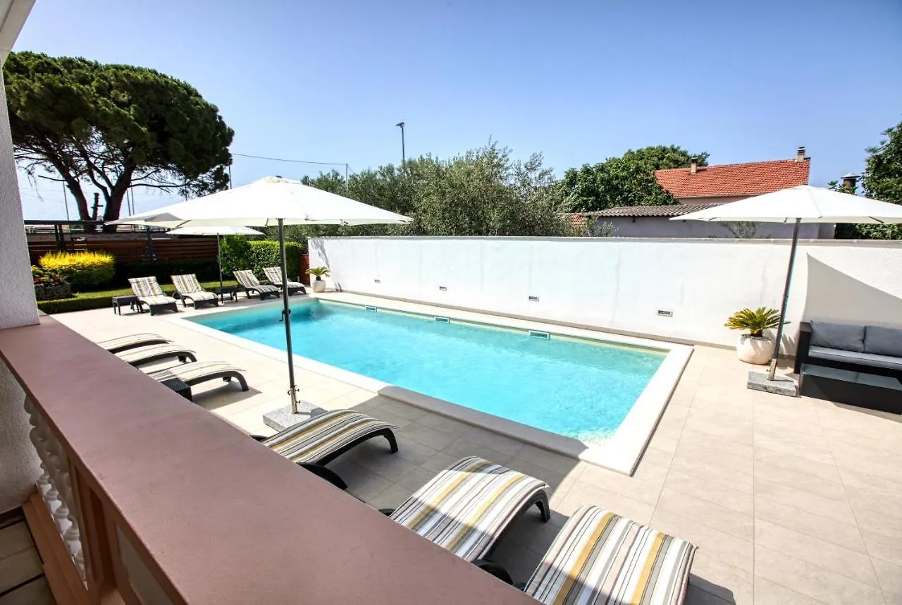 Family Friendly Apartments With A Swimming Pool Biograd Na Moru, Biograd - 19356 Chorwacja